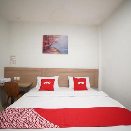 Oyo 90830 Multatuli Guest House Медан Экстерьер фото