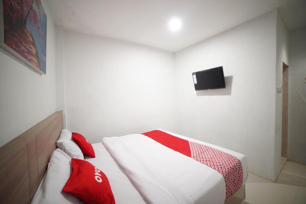 Oyo 90830 Multatuli Guest House Медан Экстерьер фото